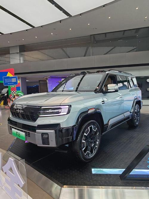 成都302比亚迪方程豹硬派越野的爆款，英菲尼迪35周年与你共成长